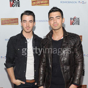 Kevin & Joe Jonas